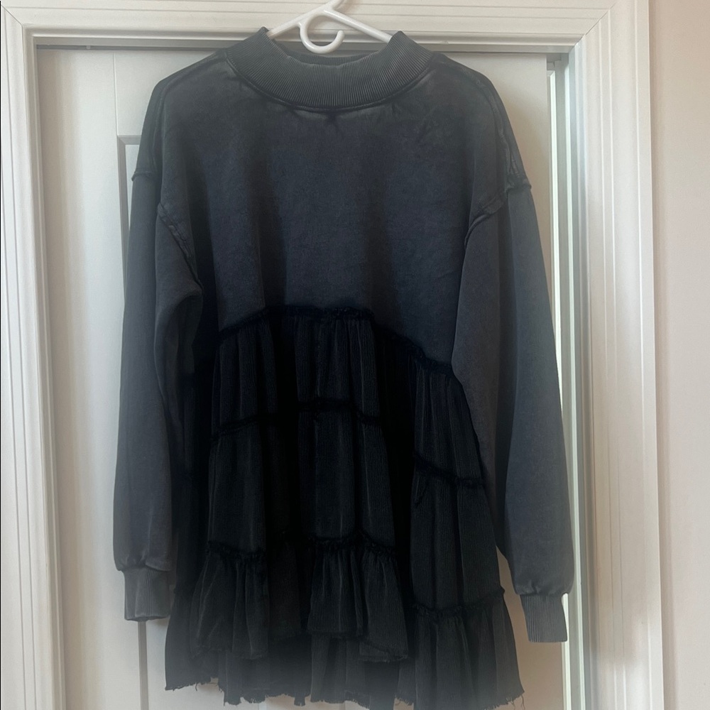 Free People ~ We the Free ~ loose fitting heavy cotton sweatshirt with ruffles - Picture 4 of 10